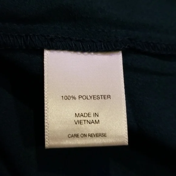 🌺NEW YORK & COMPANY V-neck- Roll-Sleeve Button-Down - Picture 11 of 12